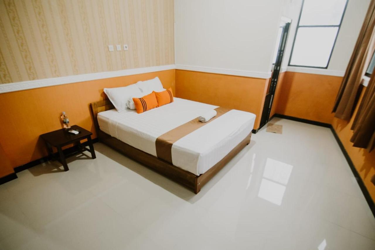 Grand Valonia Hotel Jember Bagian luar foto