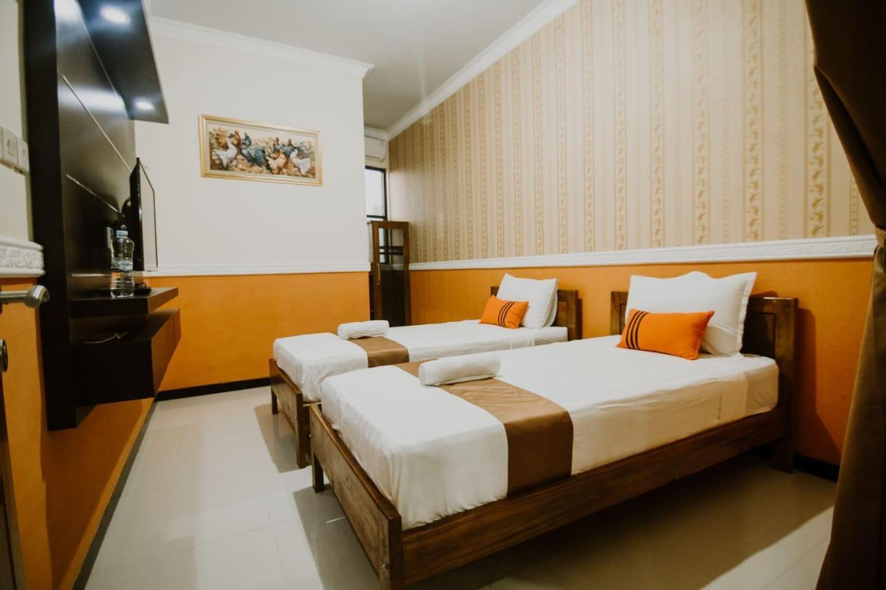 Grand Valonia Hotel Jember Bagian luar foto