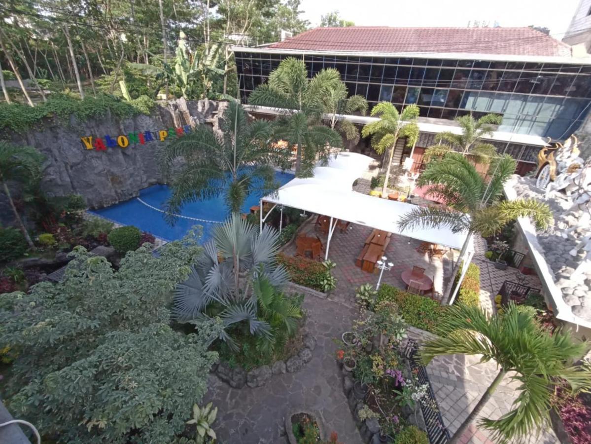 Grand Valonia Hotel Jember Bagian luar foto