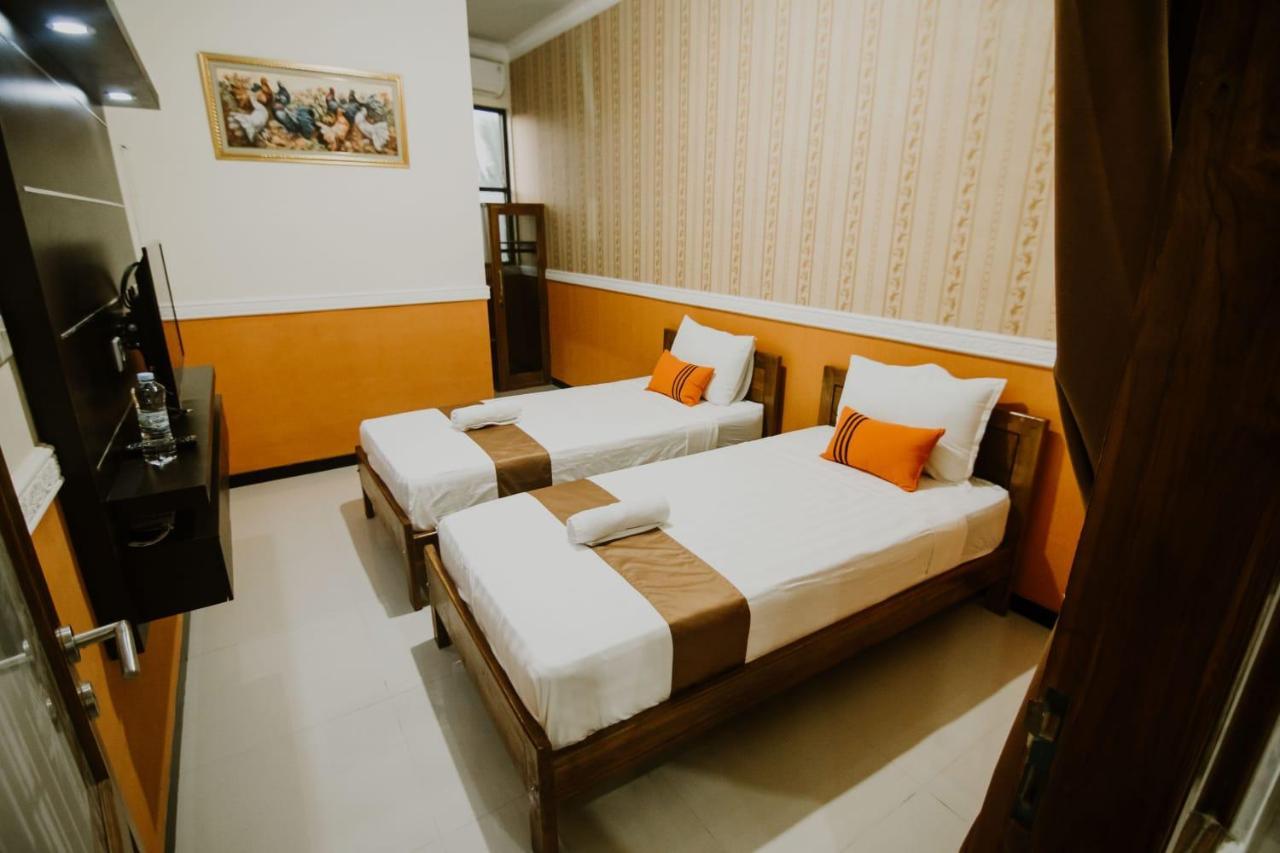 Grand Valonia Hotel Jember Bagian luar foto
