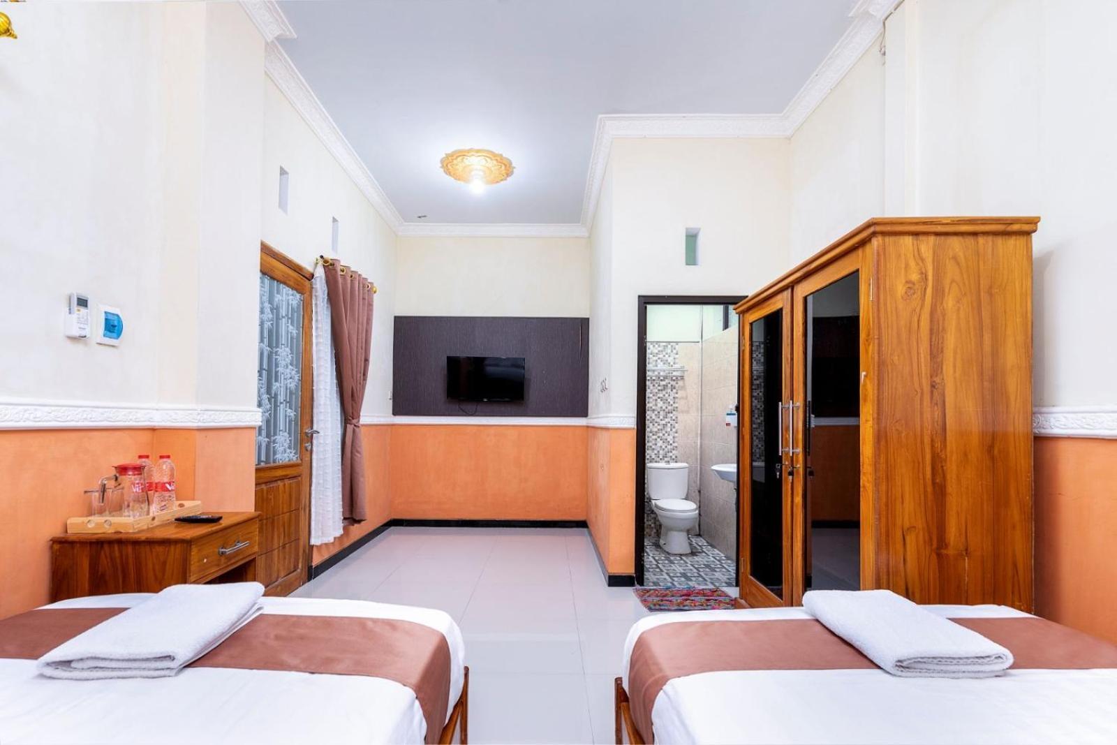 Grand Valonia Hotel Jember Bagian luar foto