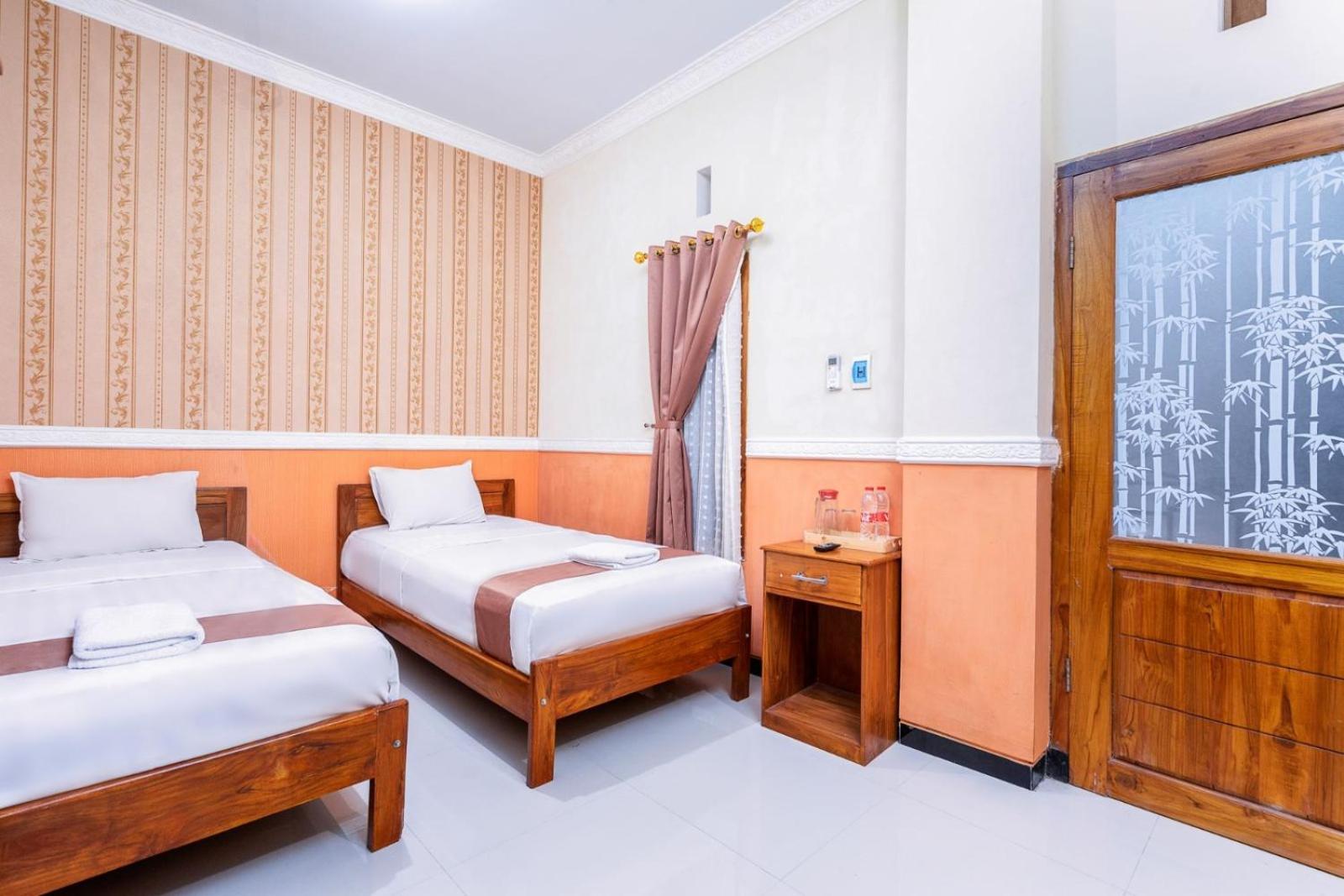 Grand Valonia Hotel Jember Bagian luar foto