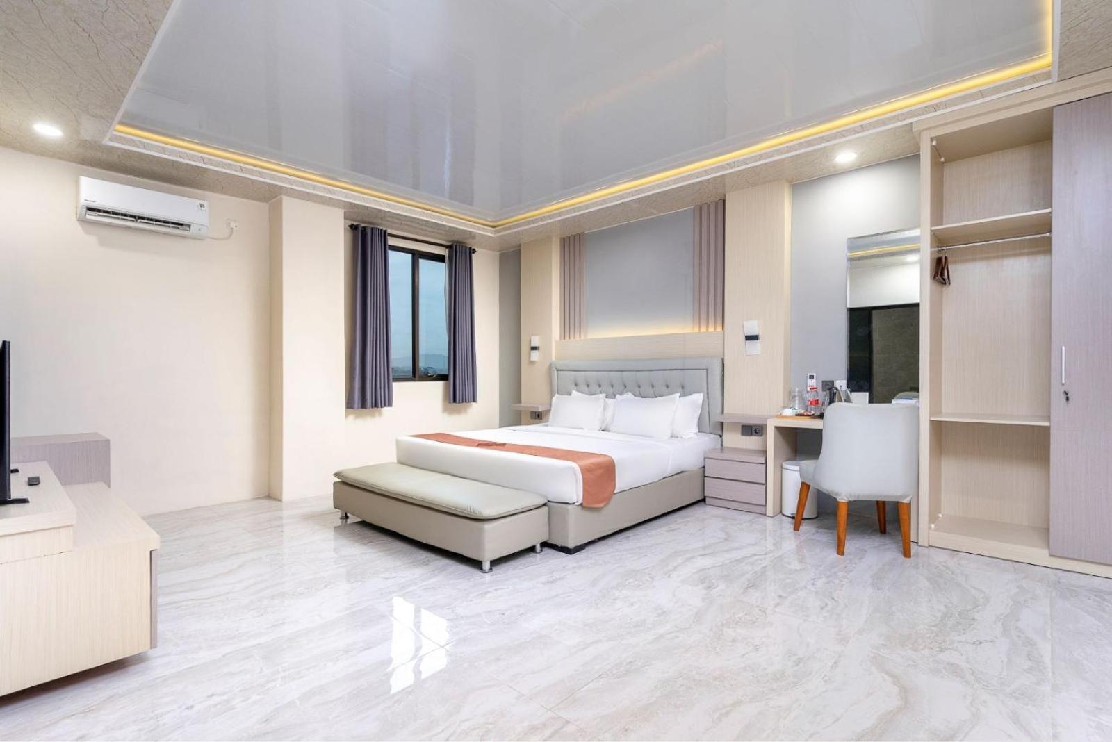 Grand Valonia Hotel Jember Bagian luar foto