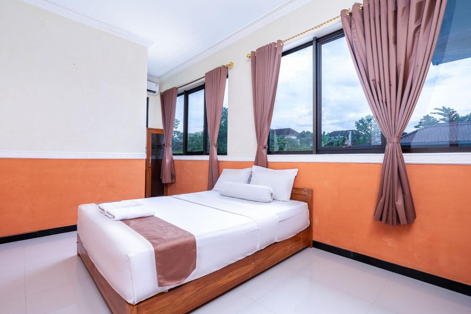 Grand Valonia Hotel Jember Bagian luar foto