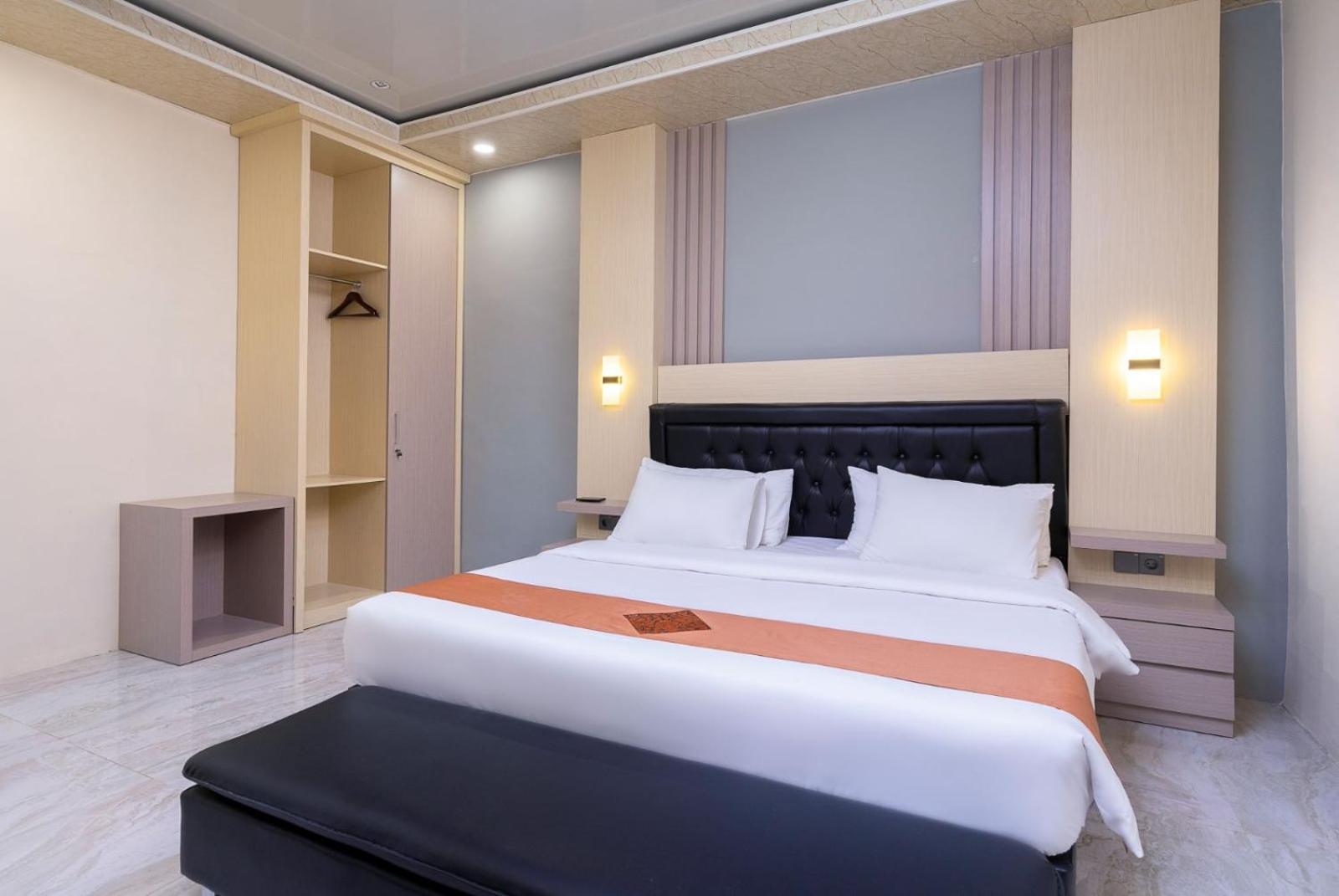 Grand Valonia Hotel Jember Bagian luar foto