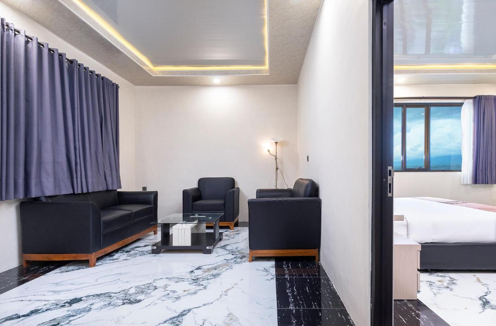Grand Valonia Hotel Jember Bagian luar foto