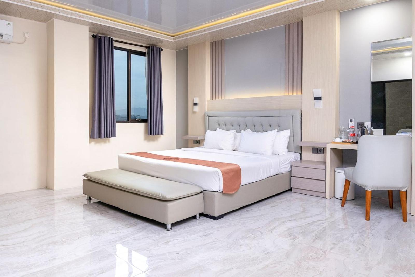 Grand Valonia Hotel Jember Bagian luar foto