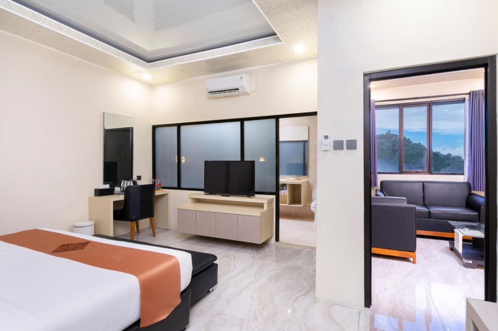 Grand Valonia Hotel Jember Bagian luar foto