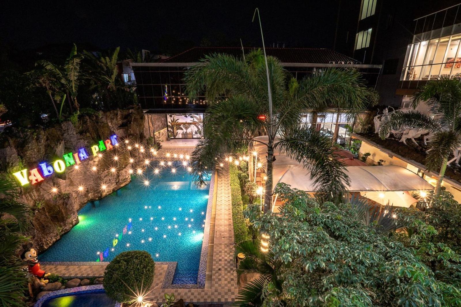 Grand Valonia Hotel Jember Bagian luar foto
