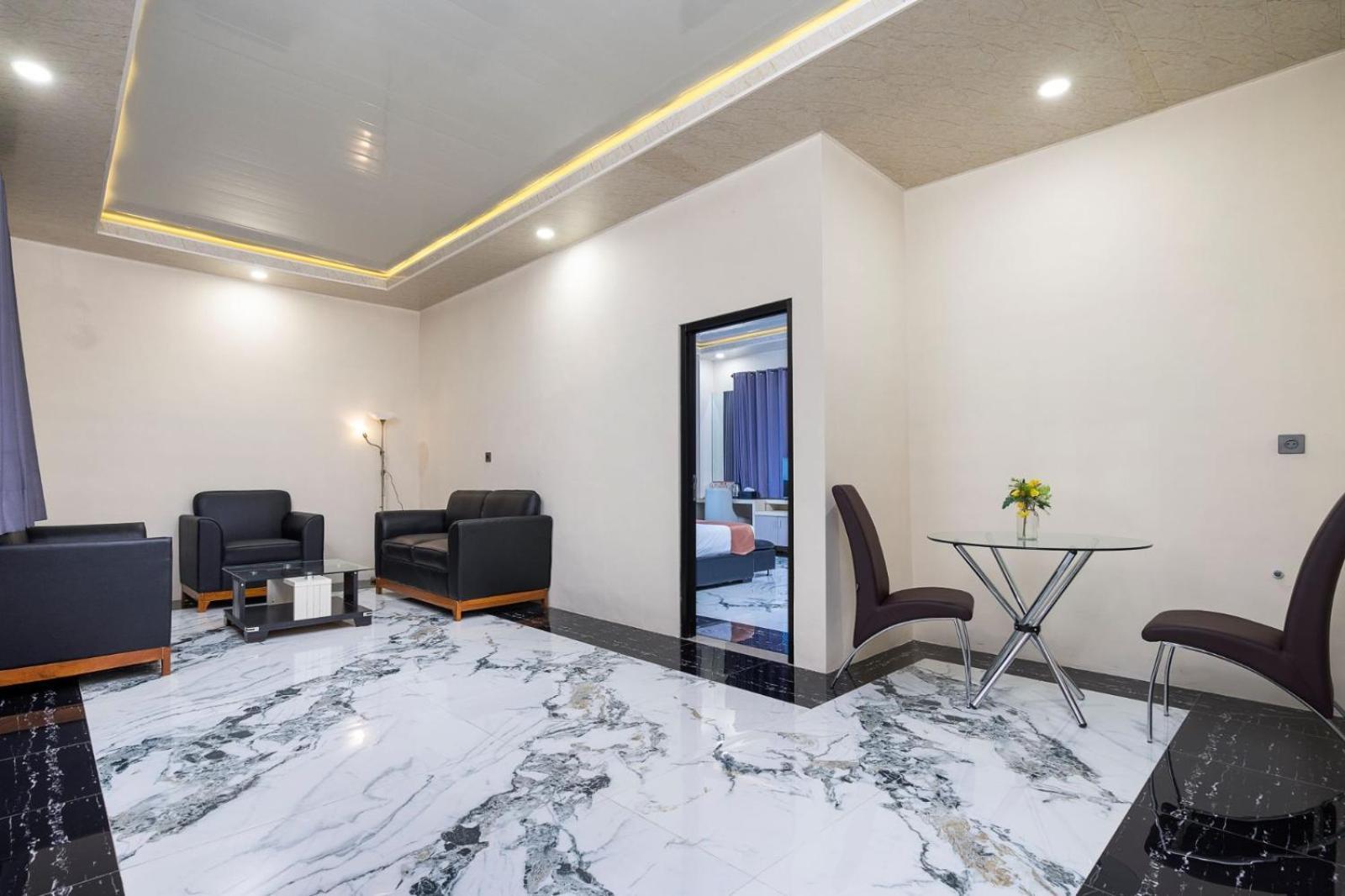 Grand Valonia Hotel Jember Bagian luar foto