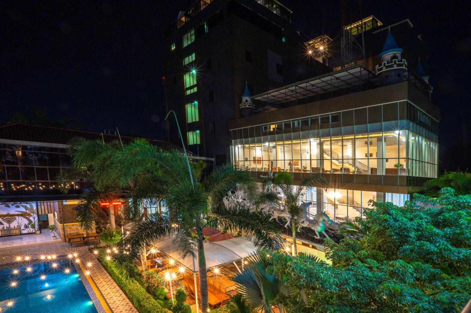 Grand Valonia Hotel Jember Bagian luar foto
