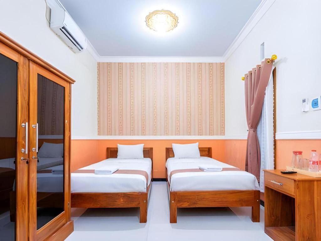 Grand Valonia Hotel Jember Bagian luar foto