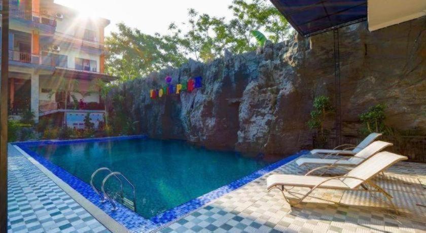 Grand Valonia Hotel Jember Bagian luar foto