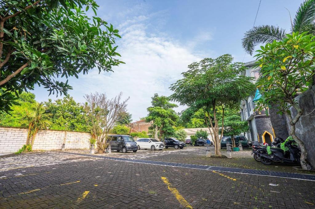 Grand Valonia Hotel Jember Bagian luar foto