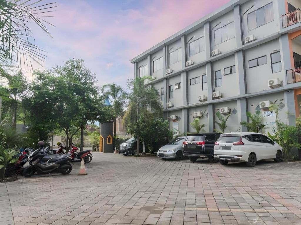 Grand Valonia Hotel Jember Bagian luar foto
